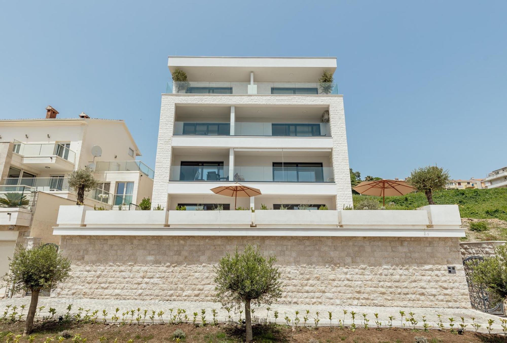 Savina Beachfront Oasis Херцег-Нови Экстерьер фото