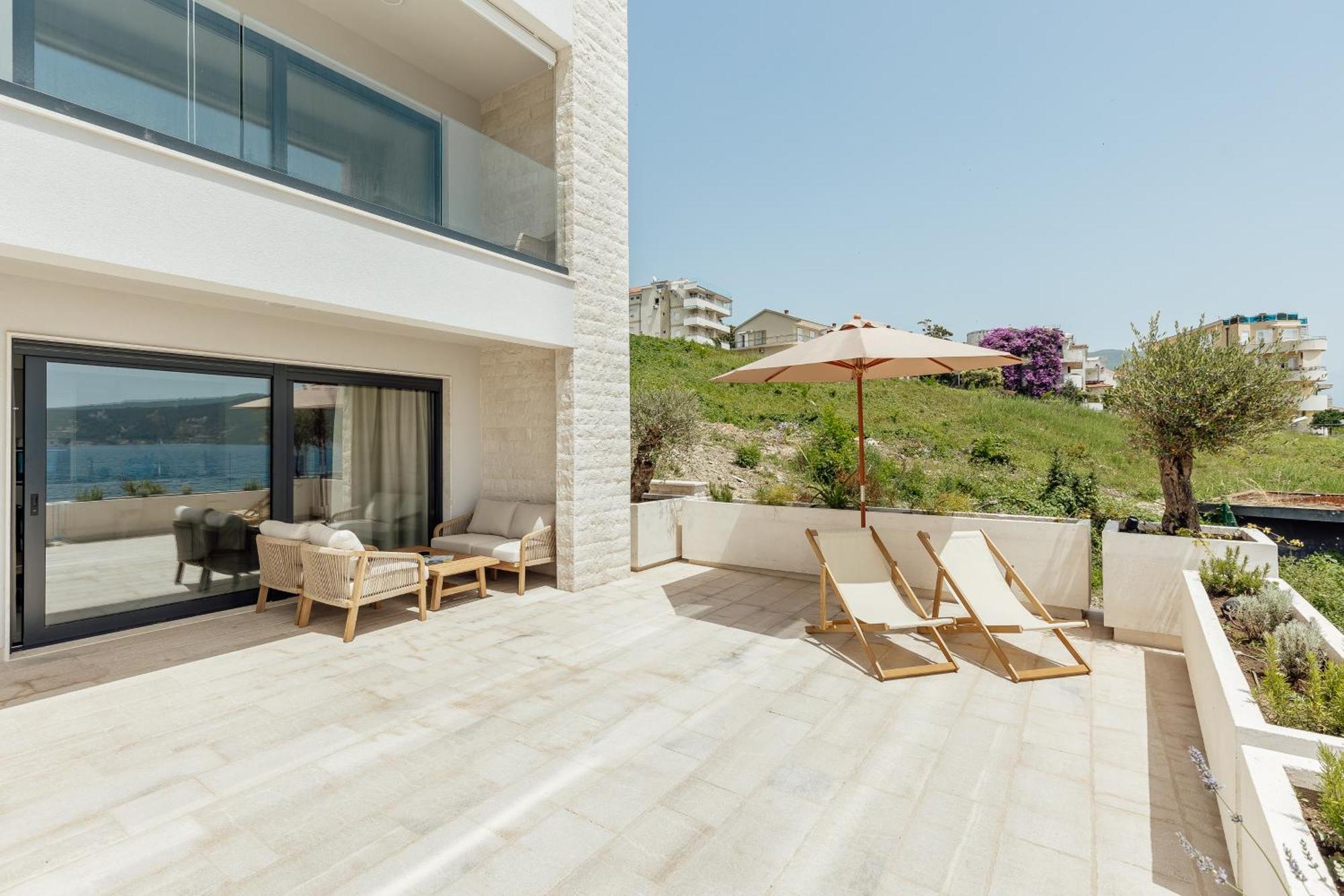 Savina Beachfront Oasis Херцег-Нови Экстерьер фото