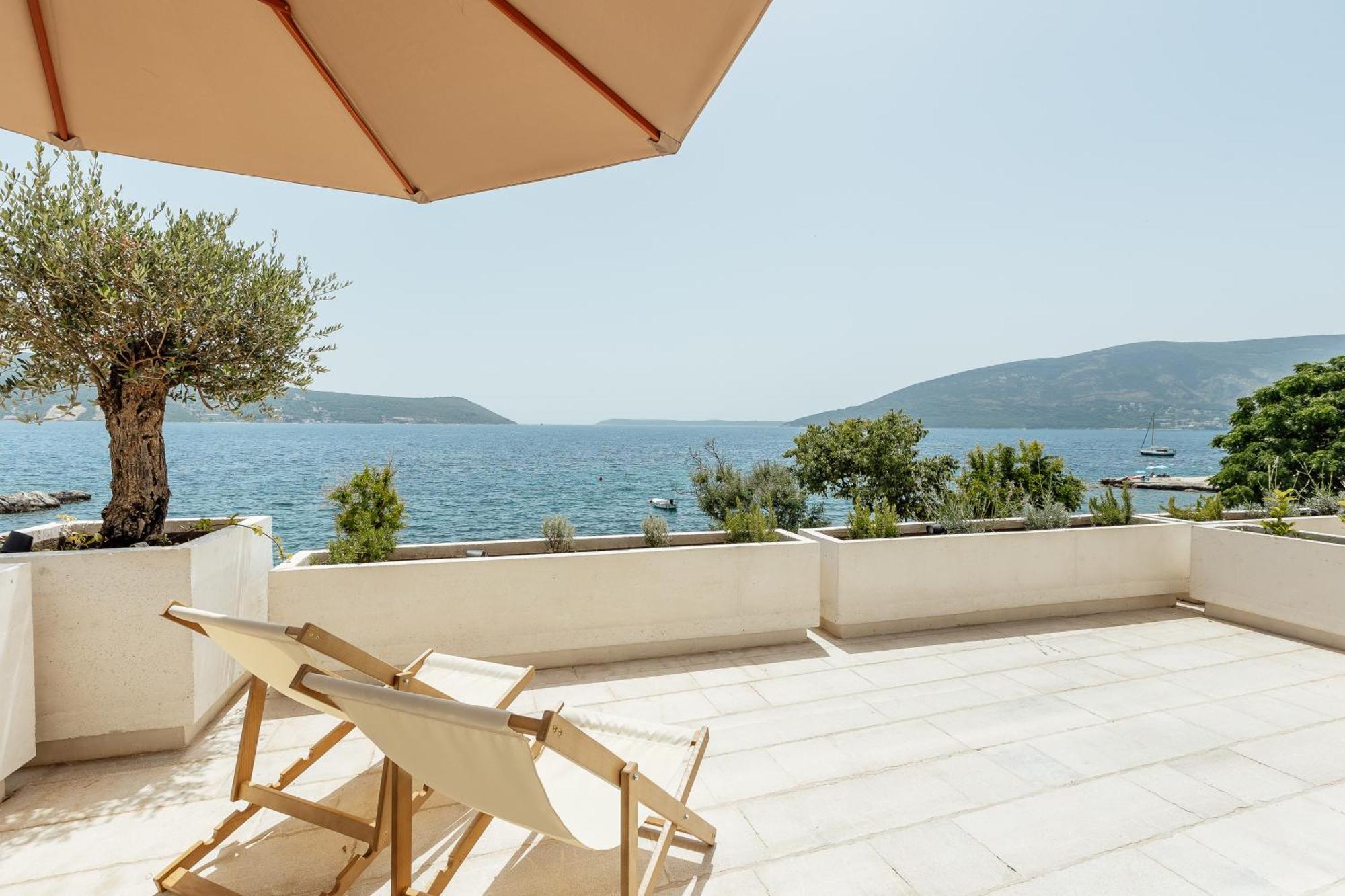 Savina Beachfront Oasis Херцег-Нови Экстерьер фото