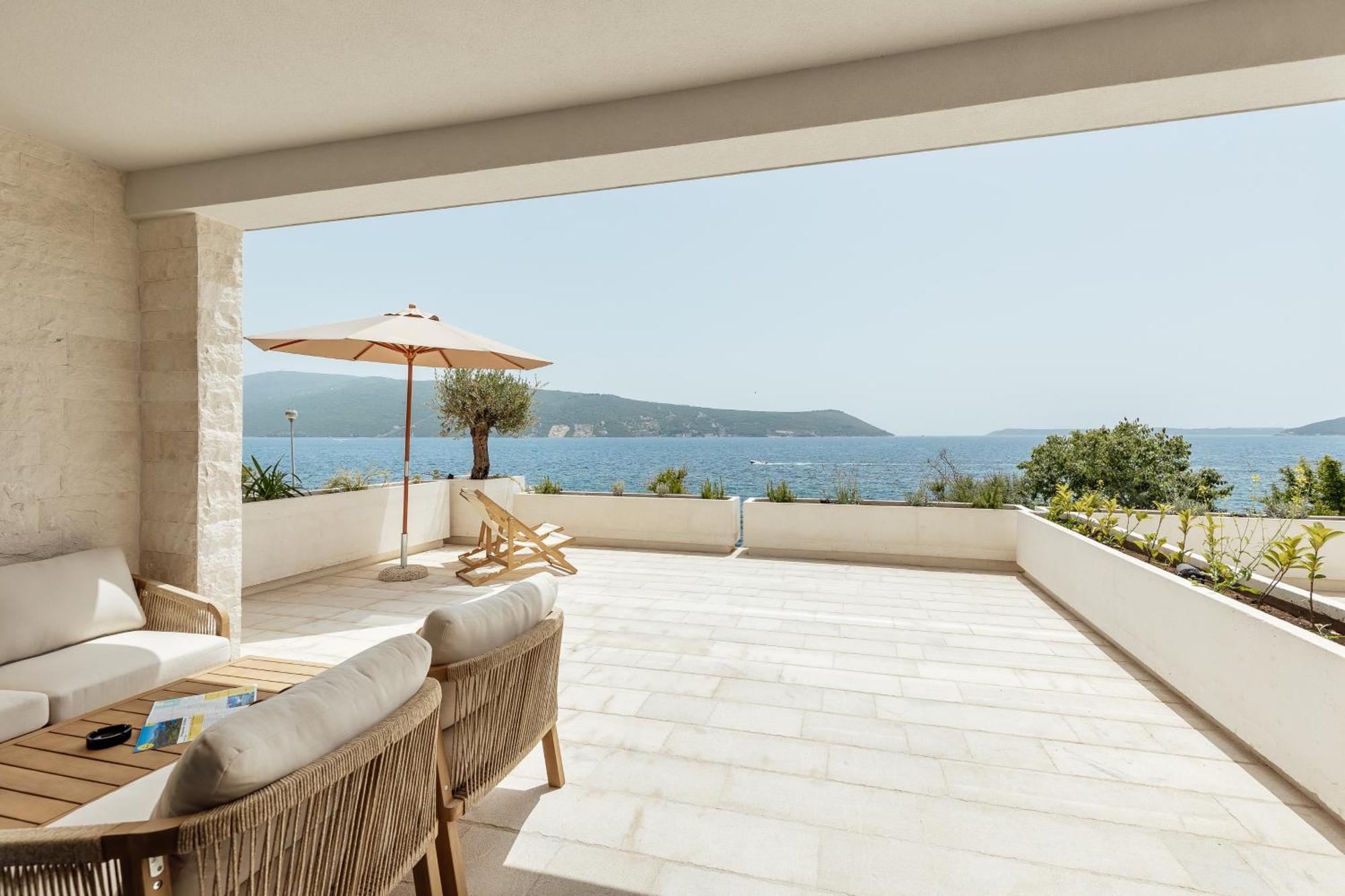 Savina Beachfront Oasis Херцег-Нови Экстерьер фото