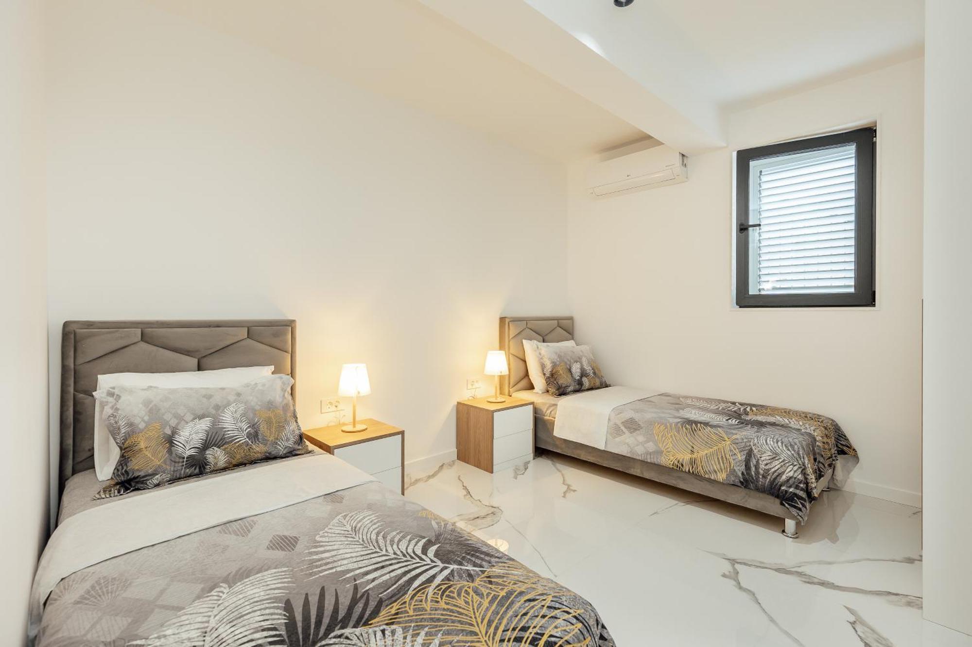 Savina Beachfront Oasis Херцег-Нови Экстерьер фото