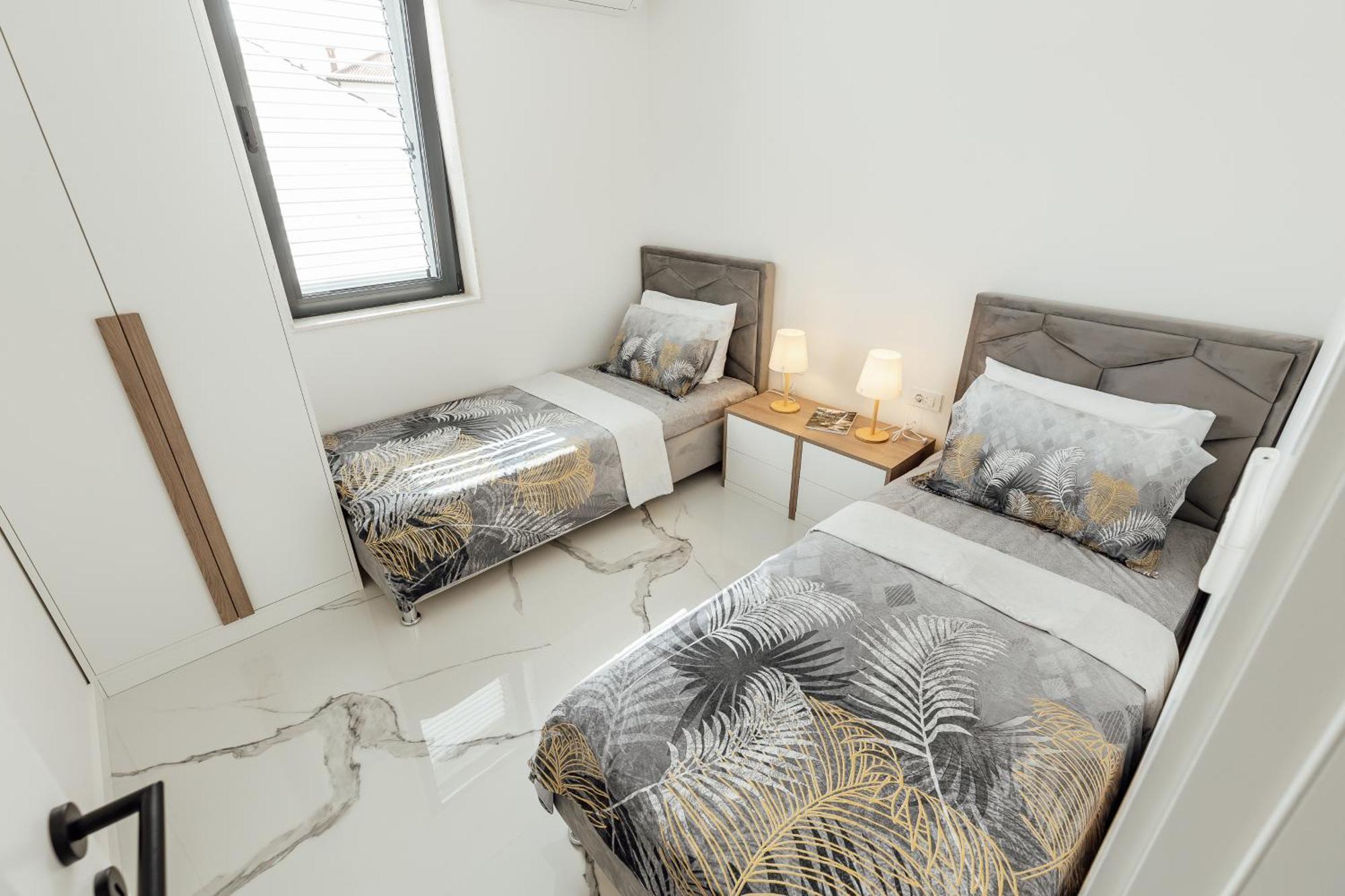 Savina Beachfront Oasis Херцег-Нови Экстерьер фото