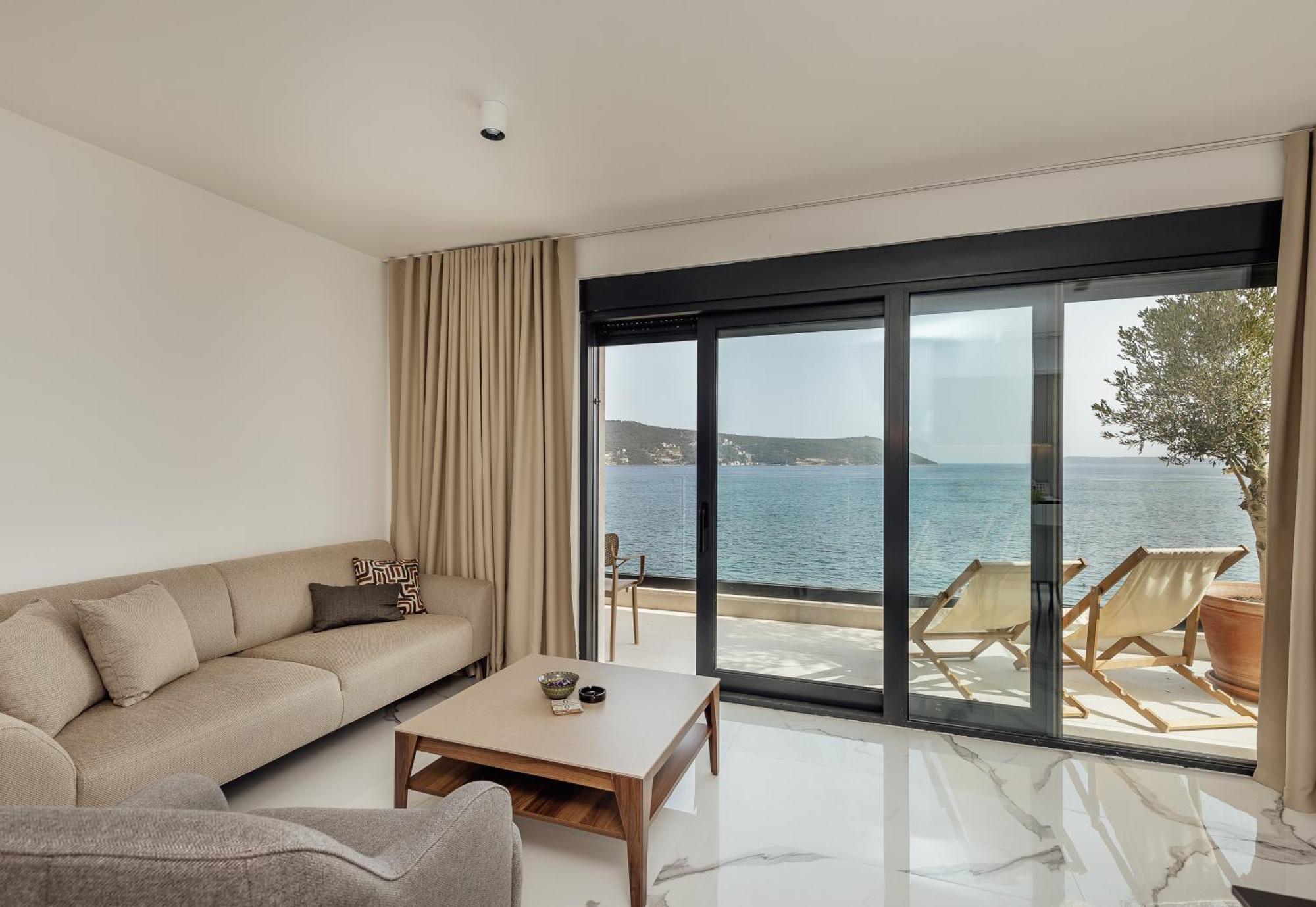 Savina Beachfront Oasis Херцег-Нови Экстерьер фото