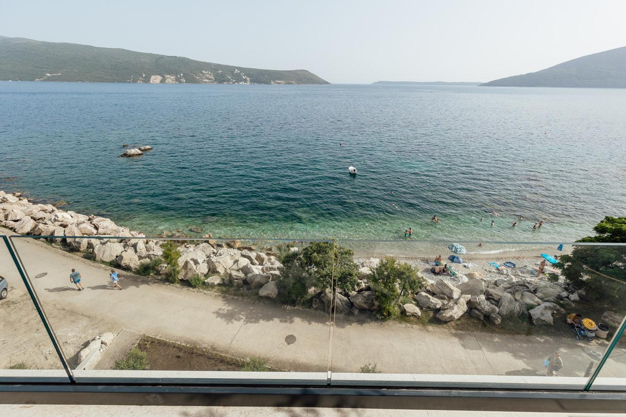 Savina Beachfront Oasis Херцег-Нови Экстерьер фото