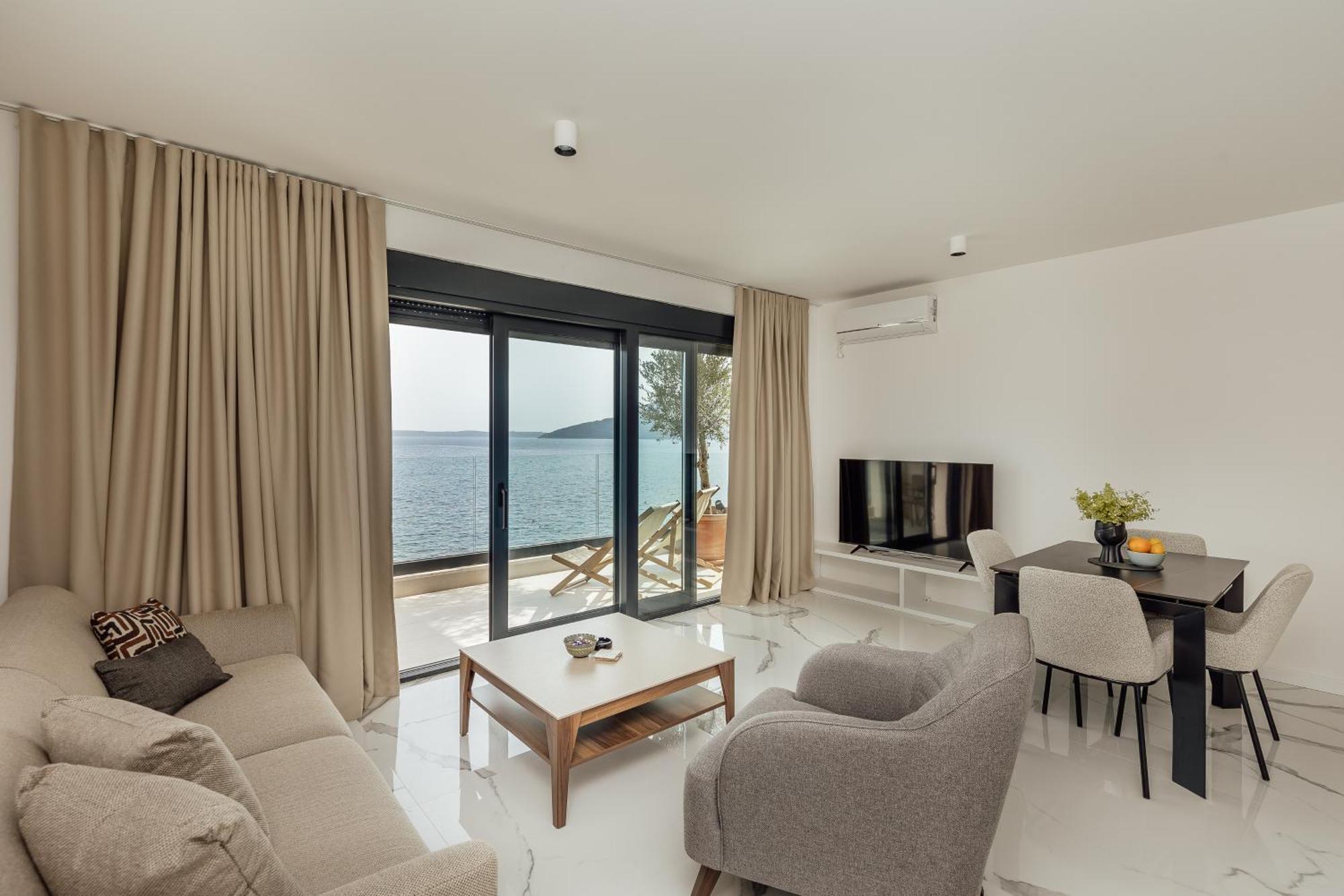 Savina Beachfront Oasis Херцег-Нови Экстерьер фото