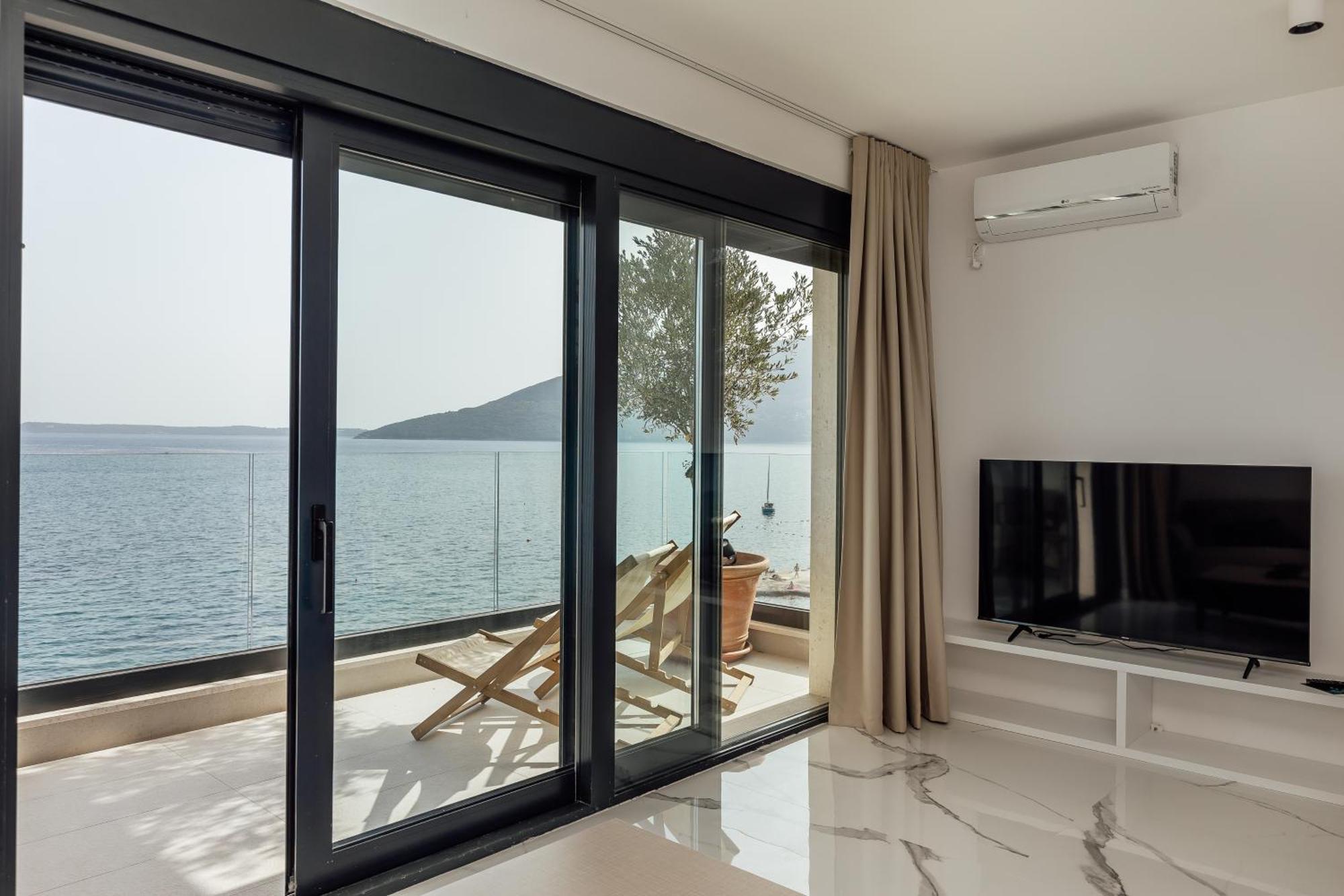 Savina Beachfront Oasis Херцег-Нови Экстерьер фото