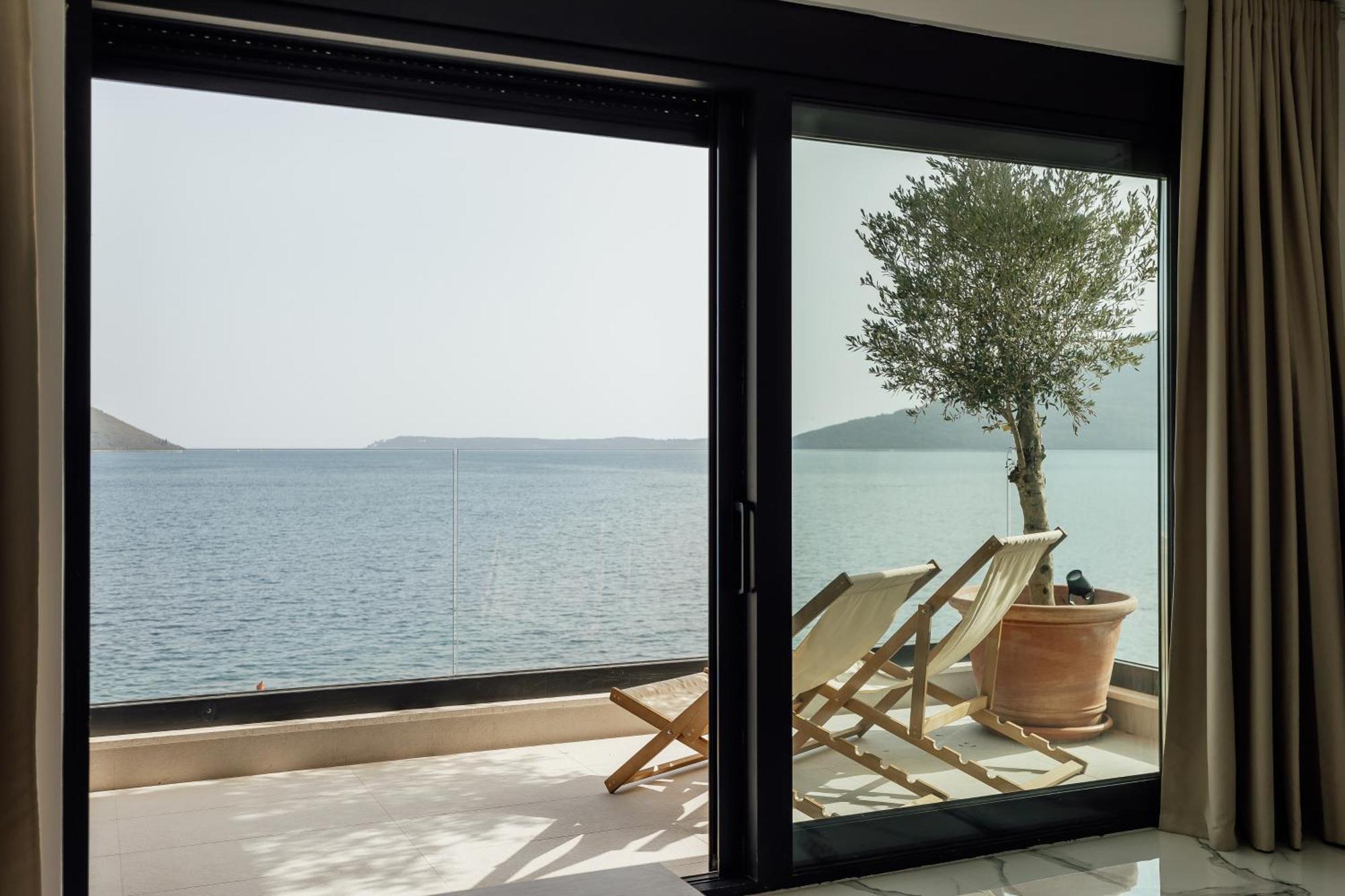Savina Beachfront Oasis Херцег-Нови Экстерьер фото