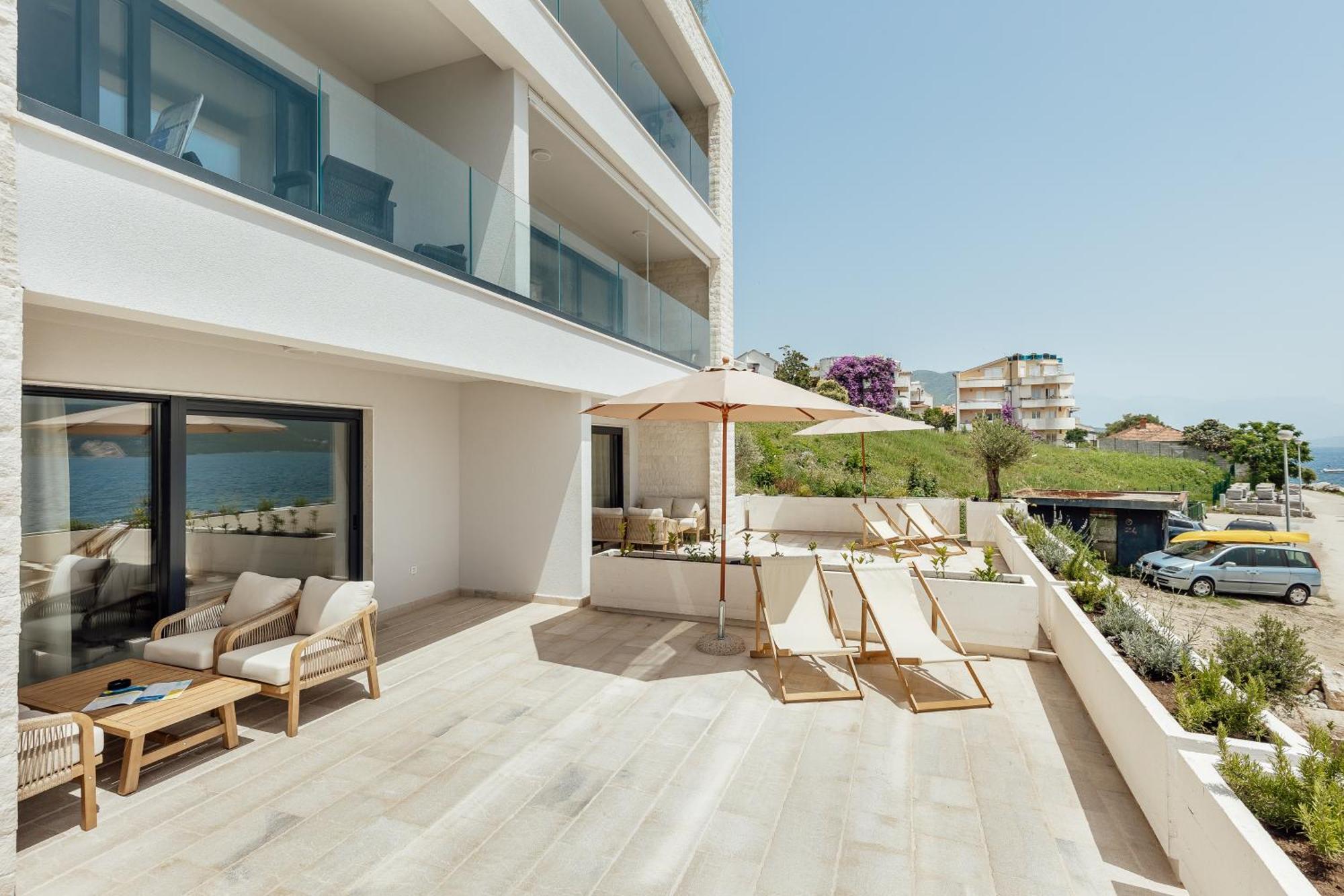 Savina Beachfront Oasis Херцег-Нови Экстерьер фото