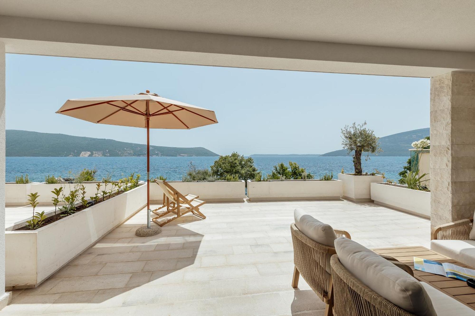 Savina Beachfront Oasis Херцег-Нови Экстерьер фото