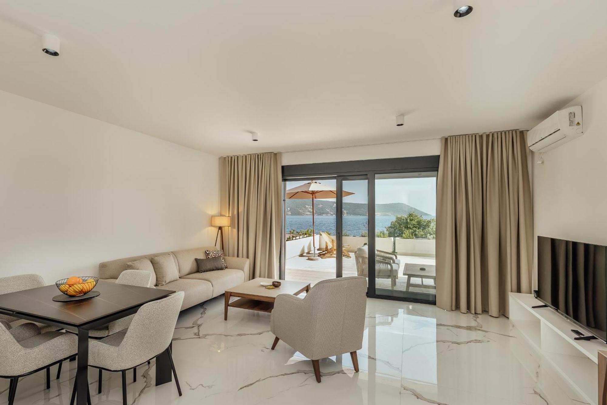 Savina Beachfront Oasis Херцег-Нови Экстерьер фото