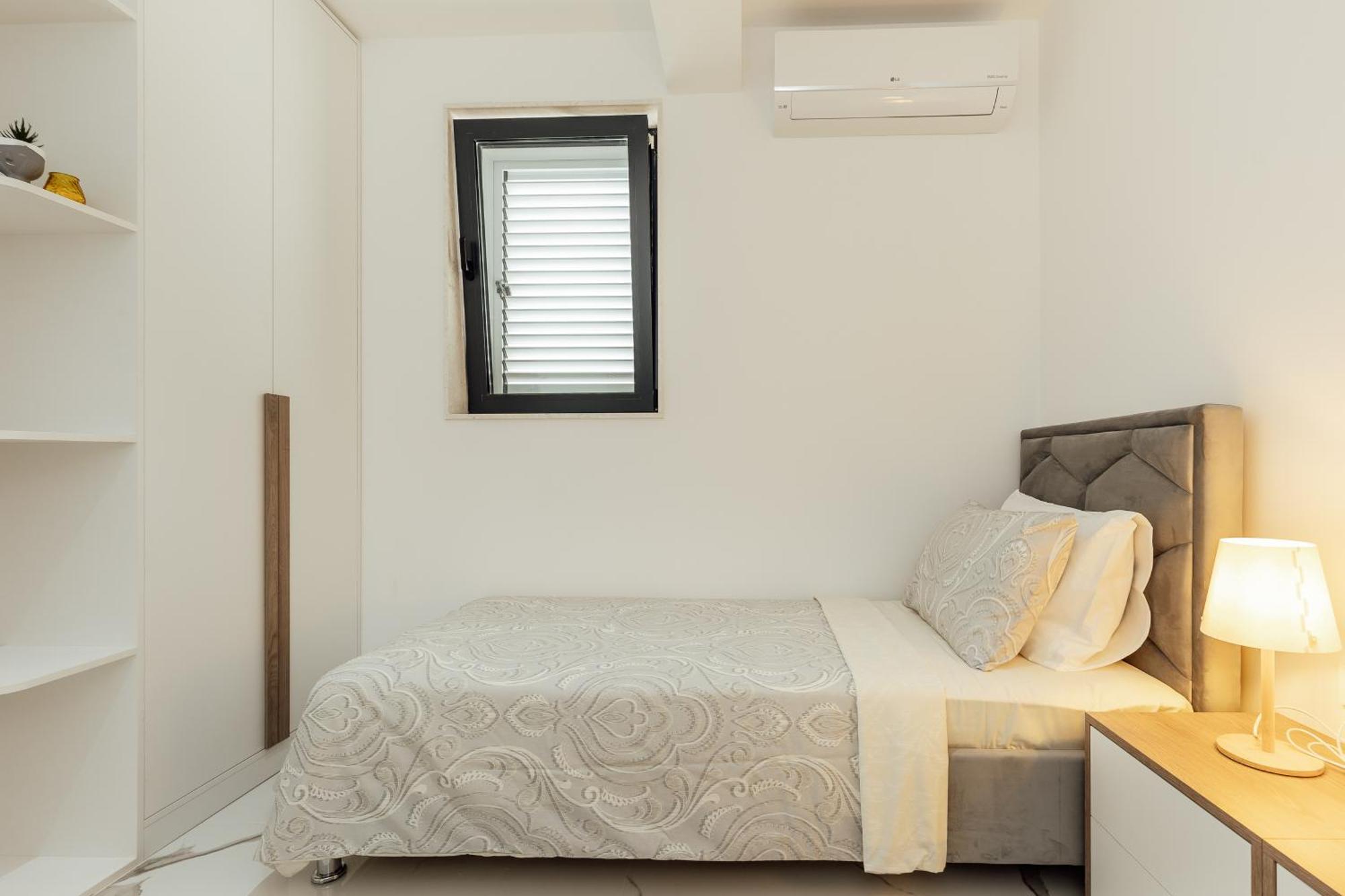 Savina Beachfront Oasis Херцег-Нови Экстерьер фото