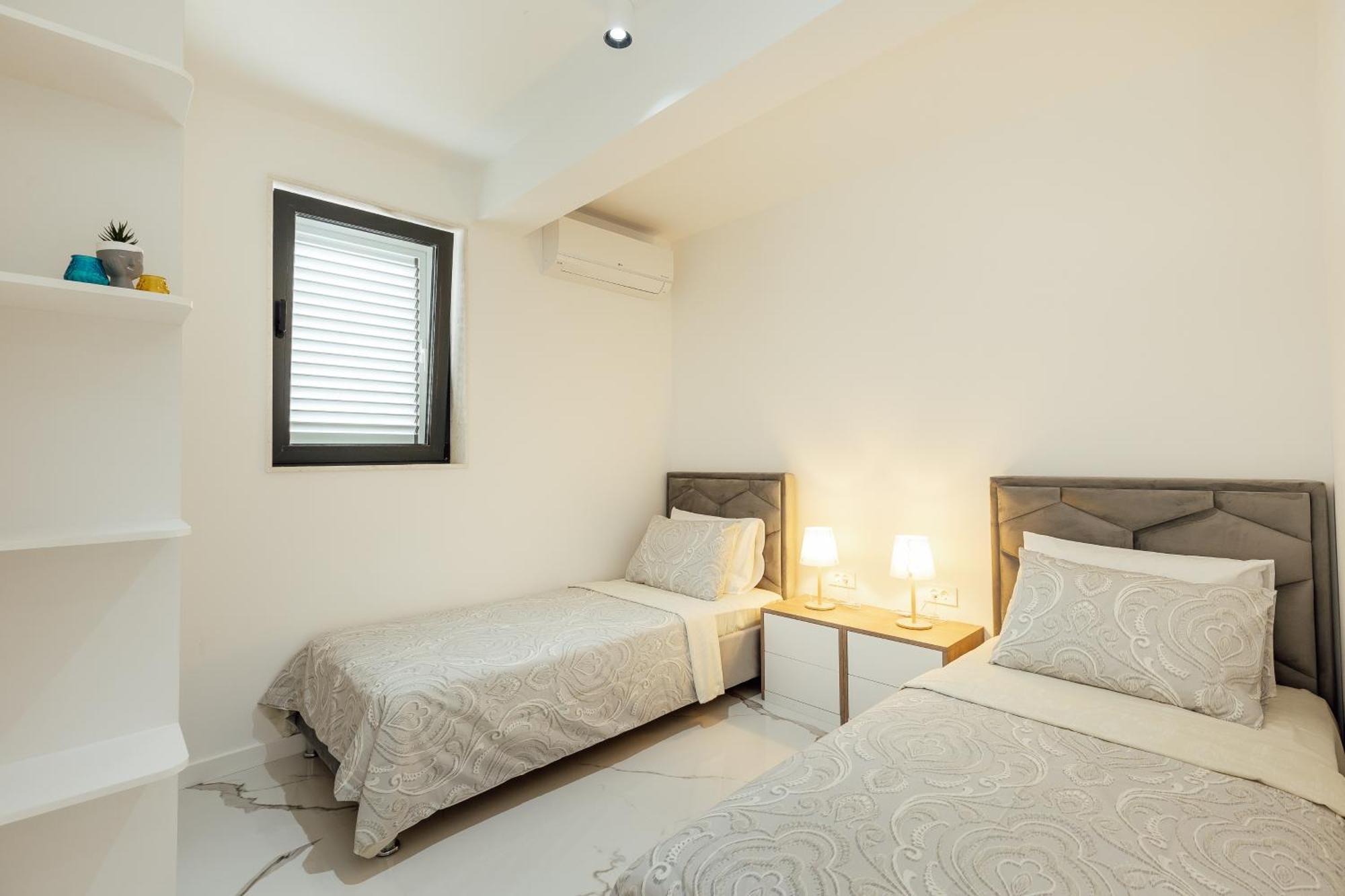 Savina Beachfront Oasis Херцег-Нови Экстерьер фото
