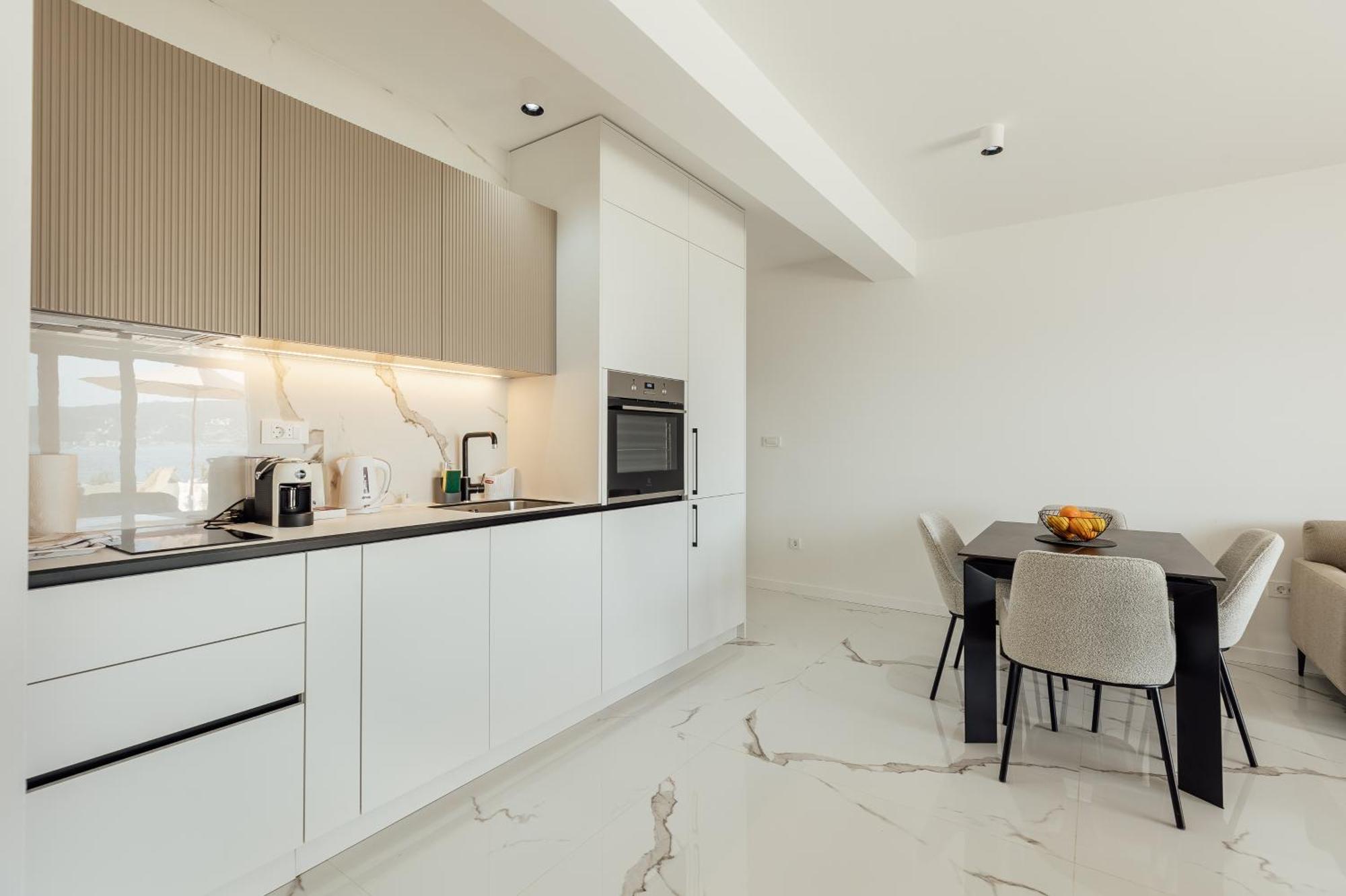 Savina Beachfront Oasis Херцег-Нови Экстерьер фото